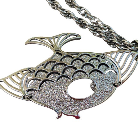 Vintage Articulated Fish Pendent Fins & Eye Move 18” Chain Fashion Jewelry - Picture 3 of 10